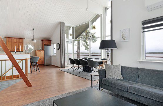 Lyxig villa vid stranden nära badorten Pite