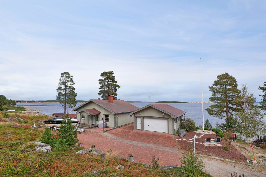 Lyxig villa vid stranden nära badorten Pite