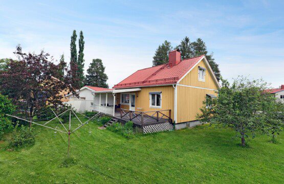 Charming yellow house with lush lawn in picturesque Boden, Sweden - your perfect home away from home