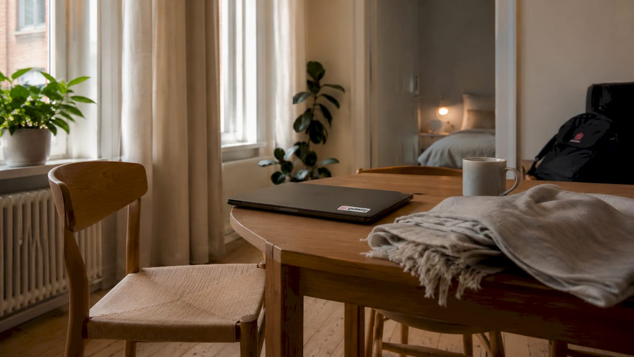 Calm Nordic-style work corner with laptop and coffee cup